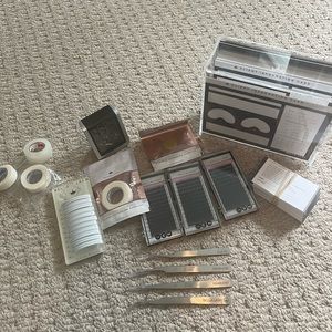 Assorted lash extension supplies